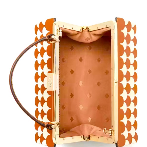 NWT Kate Spade Gingerbread House Purse ✨ Christmas Bag 🎄 $449 MSRP - New Seller! - Picture 4 of 13